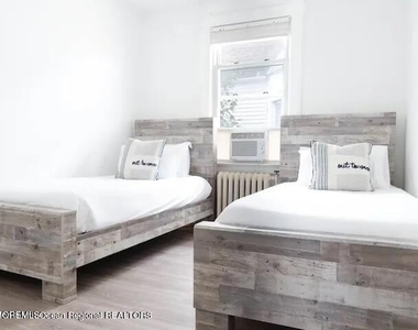907 Bergh Street - Photo Thumbnail 9