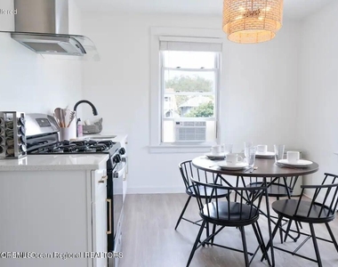 907 Bergh Street - Photo Thumbnail 2
