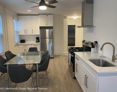 907 Bergh Street - Photo Thumbnail 3
