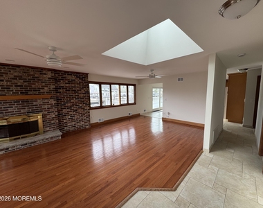 31 Navarra Drive - Photo Thumbnail 5