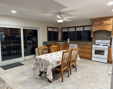 31 Navarra Drive - Photo Thumbnail 8