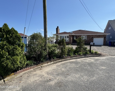31 Navarra Drive - Photo Thumbnail 34