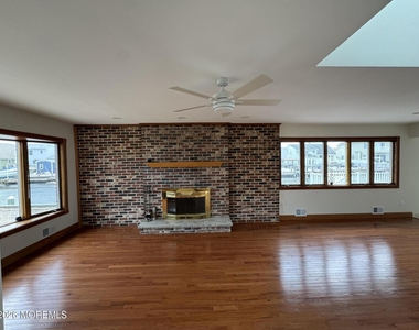 31 Navarra Drive - Photo Thumbnail 6