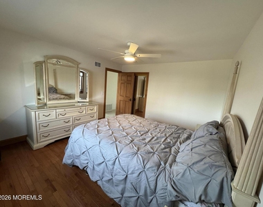 31 Navarra Drive - Photo Thumbnail 14
