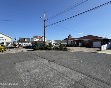 31 Navarra Drive - Photo Thumbnail 33
