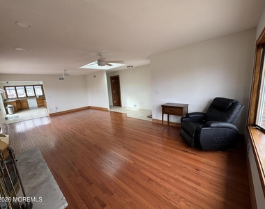 31 Navarra Drive - Photo Thumbnail 3