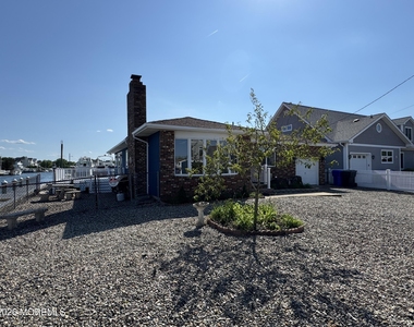 31 Navarra Drive - Photo Thumbnail 1