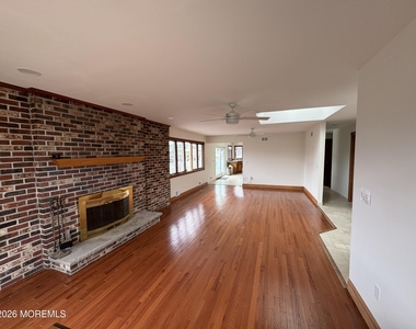 31 Navarra Drive - Photo Thumbnail 4