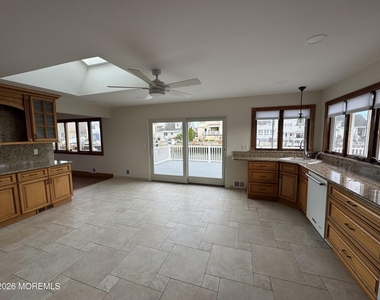 31 Navarra Drive - Photo Thumbnail 7