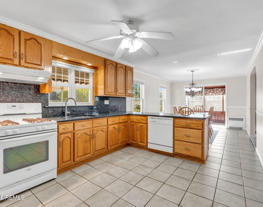37 Highland Avenue - Photo Thumbnail 20