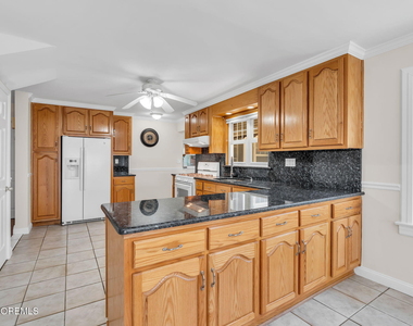37 Highland Avenue - Photo Thumbnail 17