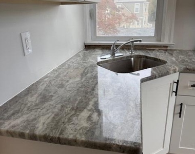 428 Garfield Avenue - Photo Thumbnail 7