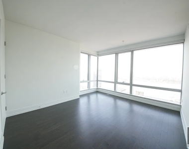 10th Avenue - Photo Thumbnail 5