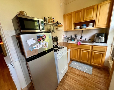 6 Brevoort Place - Photo Thumbnail 2