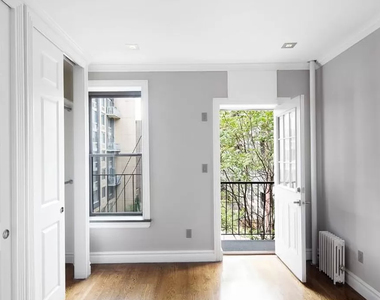 Tenth Avenue - Photo Thumbnail 3