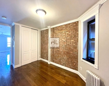 Tenth Avenue - Photo Thumbnail 7