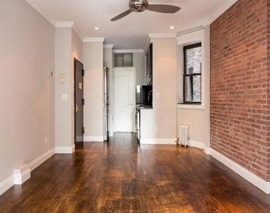 Tenth Avenue - Photo Thumbnail 4