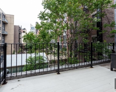 Tenth Avenue - Photo Thumbnail 6