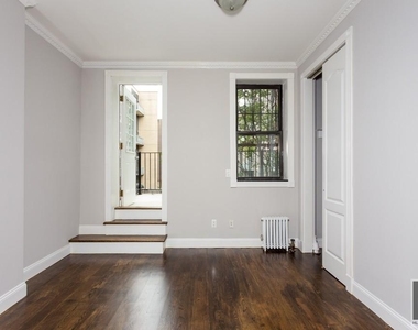 Tenth Avenue - Photo Thumbnail 3