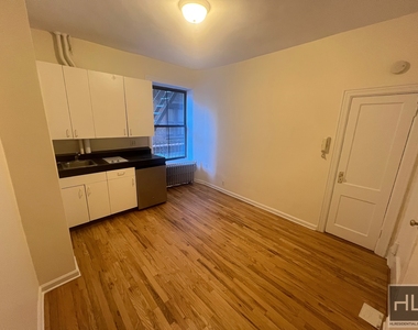West 72 Street - Photo Thumbnail 2