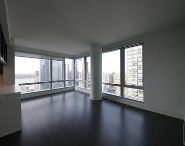 10th Avenue - Photo Thumbnail 2