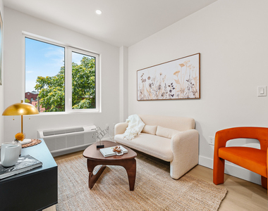 102 E 53rd St - Photo Thumbnail 4