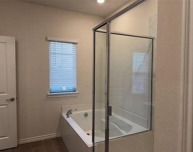 2025 Buffalo Hill Drive - Photo Thumbnail 9