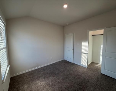 2025 Buffalo Hill Drive - Photo Thumbnail 15