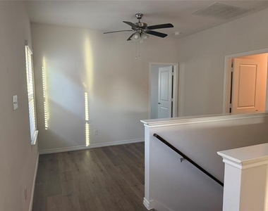 2025 Buffalo Hill Drive - Photo Thumbnail 3