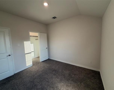 2025 Buffalo Hill Drive - Photo Thumbnail 16