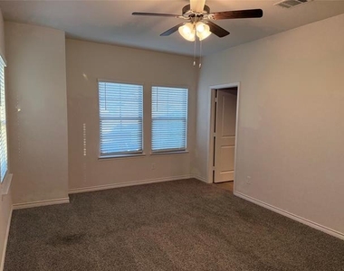 2025 Buffalo Hill Drive - Photo Thumbnail 5