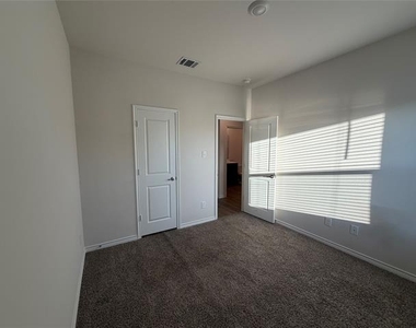 2025 Buffalo Hill Drive - Photo Thumbnail 18