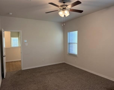 2025 Buffalo Hill Drive - Photo Thumbnail 4