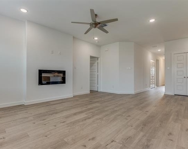 4908 Pebblewood Drive - Photo Thumbnail 8