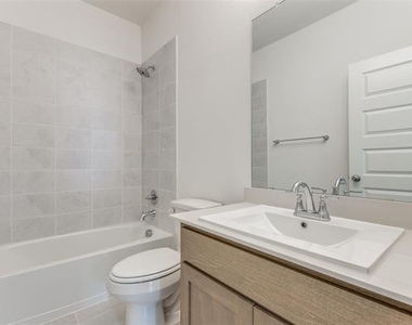4908 Pebblewood Drive - Photo Thumbnail 18