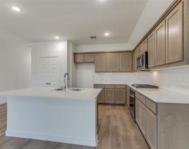 4908 Pebblewood Drive - Photo Thumbnail 6