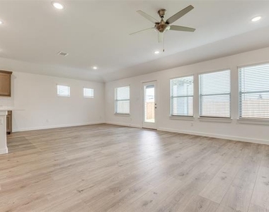 4908 Pebblewood Drive - Photo Thumbnail 10
