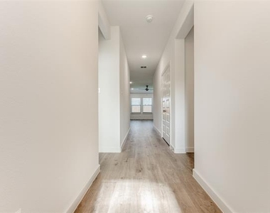 4908 Pebblewood Drive - Photo Thumbnail 2