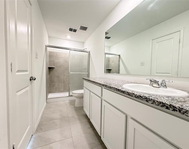 1717 Round House Lane - Photo Thumbnail 14