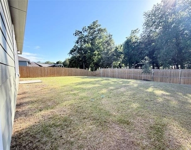 1717 Round House Lane - Photo Thumbnail 25