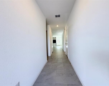 1717 Round House Lane - Photo Thumbnail 2