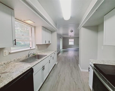 633 Rutgers Drive - Photo Thumbnail 8