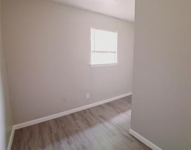 633 Rutgers Drive - Photo Thumbnail 22