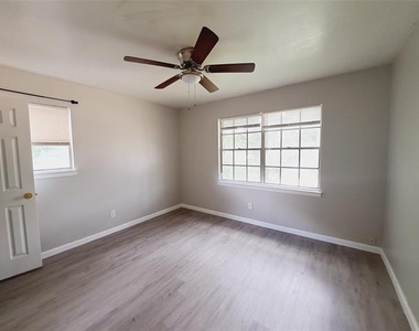 633 Rutgers Drive - Photo Thumbnail 16