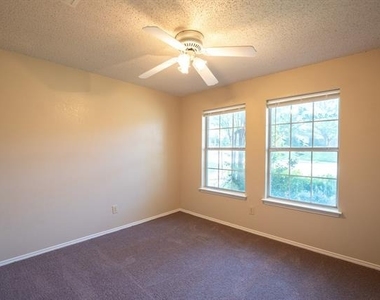 831 Ash Grove Lane - Photo Thumbnail 4