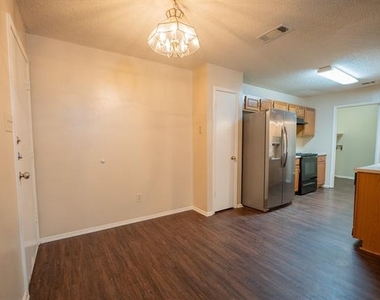 831 Ash Grove Lane - Photo Thumbnail 7