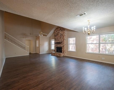 831 Ash Grove Lane - Photo Thumbnail 8