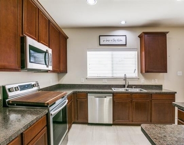 8633 Star Thistle Drive - Photo Thumbnail 9