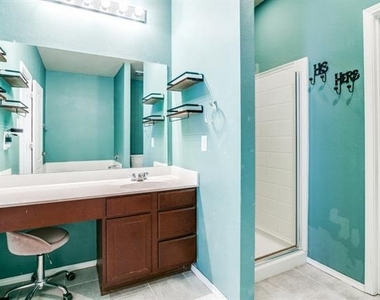 8633 Star Thistle Drive - Photo Thumbnail 16