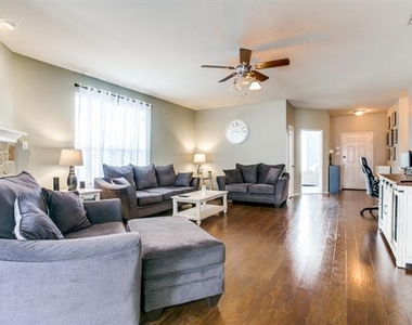 8633 Star Thistle Drive - Photo Thumbnail 4